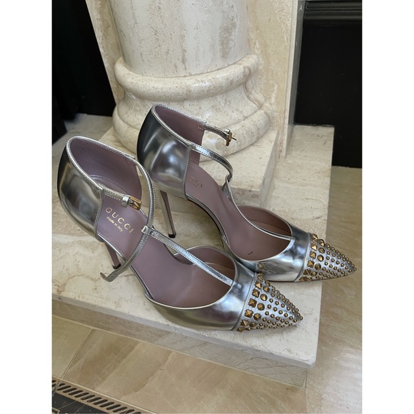 🤍Metallic Silver Leather Studded T Strap Pumps🤍 - Picture 1 of 9